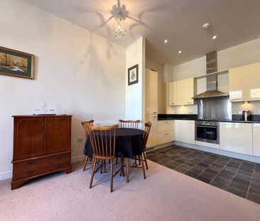 2 bedroom flat to rent - Photo 2