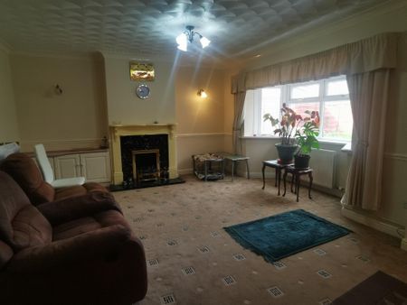 HobsMoatRoad, SOLIHULL - Photo 2