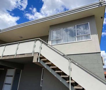 Upstairs one bedroom unit – CBD - Photo 5