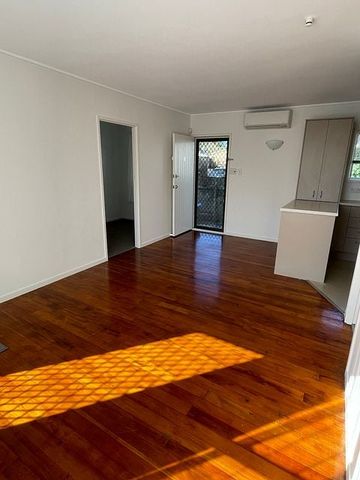 Tidy & Convenient 2BR Unit in Mt. Eden! - Photo 5
