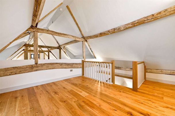 Stunning barn conversion new in February 2025 - Photo 1