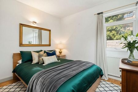 3 bedroom mews to rent - Photo 4