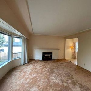 Feb Rent Free-Pet Friendly 4 Bedroom House.20 000 sqft Backyard - Photo 2