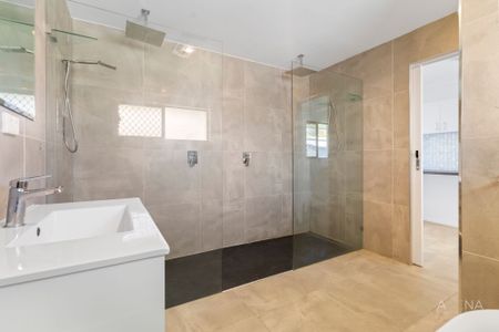 1 Calder Cres, Helensvale QLD 4212 - House For Rent | Domain - Photo 5