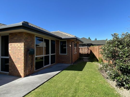 Gorgeous 3 Bedroom Family Home in Northwood! - Photo 1