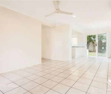 3-Bedroom Townhouse in Secure Gated Calamvale Complex - Photo 2