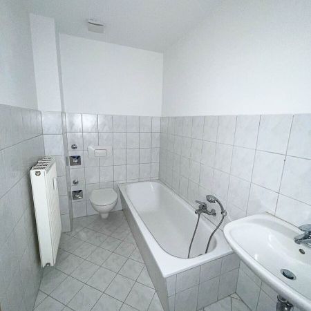 2-Raum-Wohnung mit neuen Fußböden in zentraler Lage von Aue - Photo 1