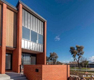 Discover This Stunning Three-Bedroom Townhouse In Watson - Photo 1