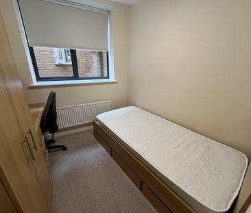 1 bedroom in a flat share to rent - Photo 3