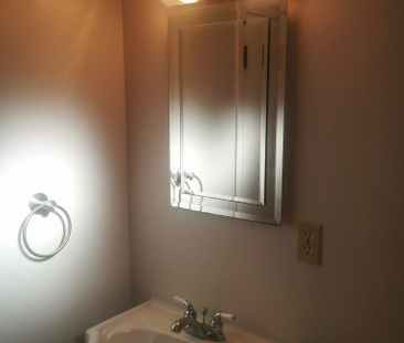 For Lease - 3429 Queenston Drive, Mississauga, Ontario - Photo 2