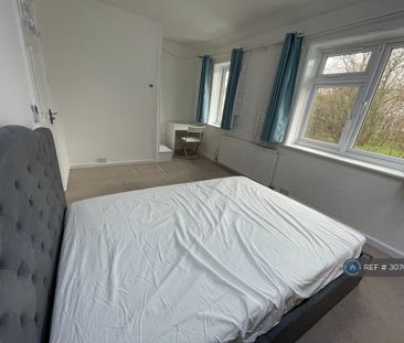 1 bedroom in a house share to rent - Photo 2