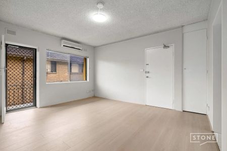 Conveniently Located Two Bedroom Apartment - Photo 2