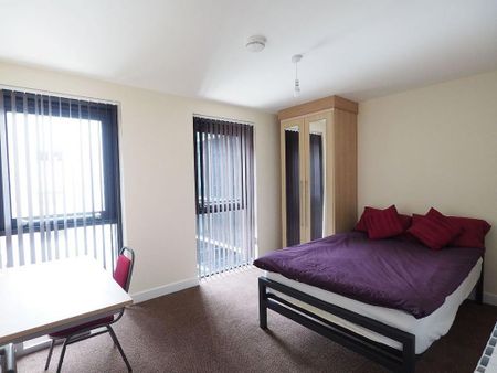 3 bedroom flat to rent - Photo 3