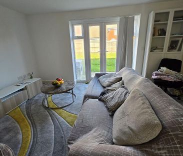 3 bedroom semi-detached house to rent - Photo 1