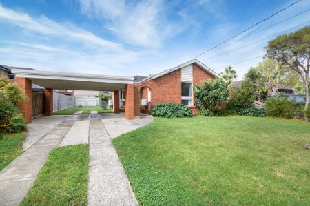 READY TO MOVE? DISCOVER MULGRAVE’S FINEST FAMILY HOME! - Photo 4