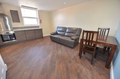 2 bedroom Flat in Woodsley Road, Leeds - Photo 1