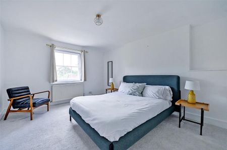 8 bedroom detached house to rent - Photo 4