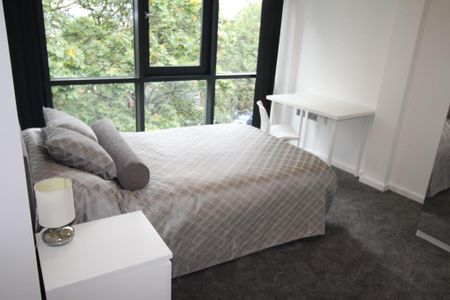 3 bedroom flat to rent - Photo 3