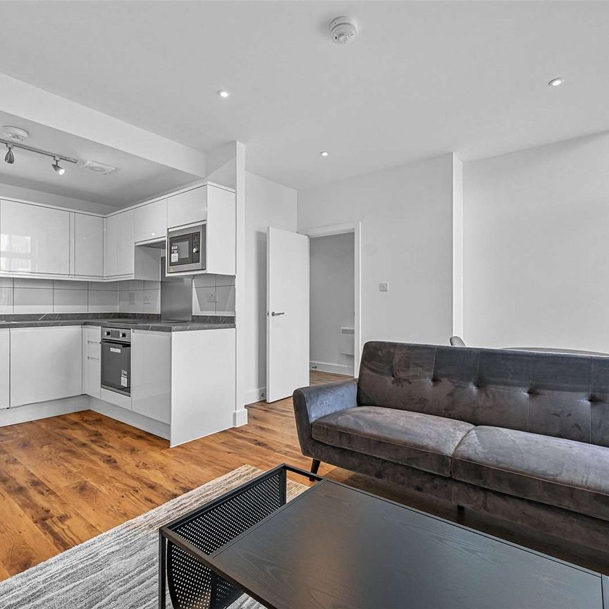 A recently refurbished one bedroom apartment in a convenient City location - Photo 1