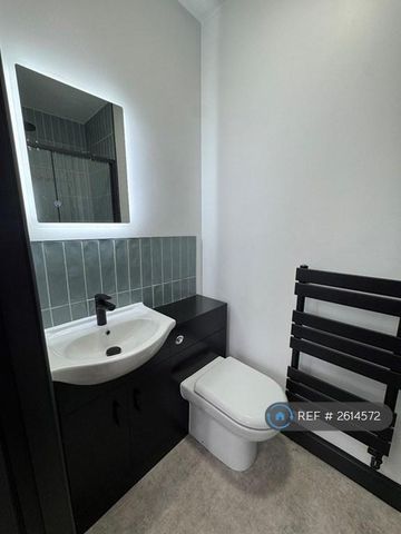 1 bedroom in a house share to rent - Photo 5