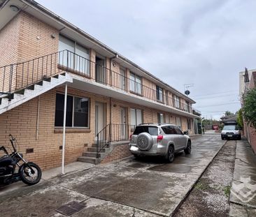 Prime Thornbury Position — Walk to High St Cafes & Trams - Photo 6