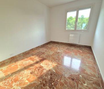 Location Appartement 96 pièces 110m² MARSEILLE 9ème - Photo 2