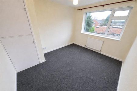 2 bedroom maisonette to rent - Photo 2