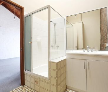 Upper level unit close to everything - Photo 4