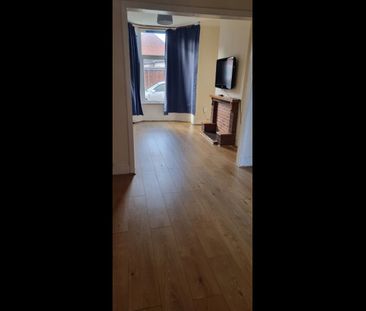 3 Bed Terraced House, Firgrove Road, SO15 - Photo 3