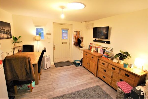 Flat E, 301 Upperthorpe - Photo 1