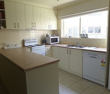 Spacious Two Bedroom Townhouse - Photo 4