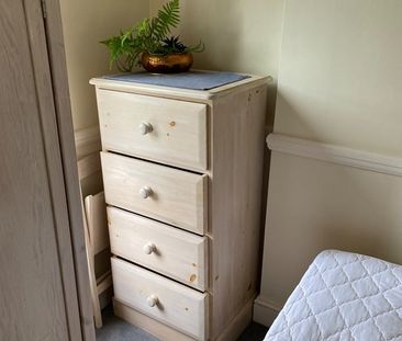 Room in a Shared Flat, Garlinge Road, NW2 - Photo 4