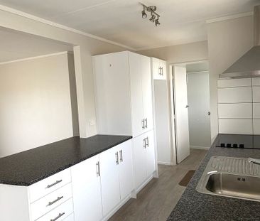 Charming 3 bedroom Home Paraparaumu Beach - Photo 4