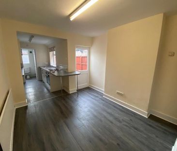 2 bedroom end of terrace house to rent - Photo 1