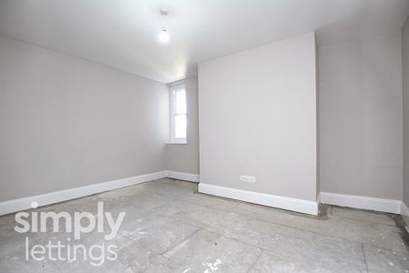 4 Bed property for rent - Photo 2