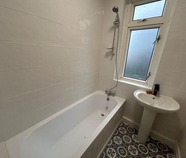 2 bedroom semi-detached house to rent - Photo 6