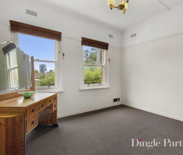 Stylish Inner-City Living With Top Floor Views! - Photo 4