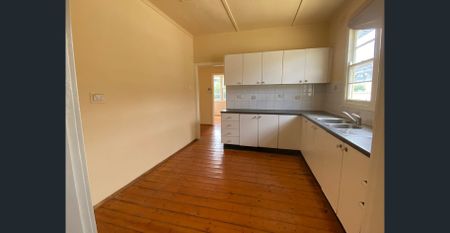 Spacious family home in Prime Maidstone Location - Photo 4