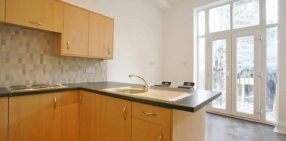 1 bedroom Flat To Let - Photo 2