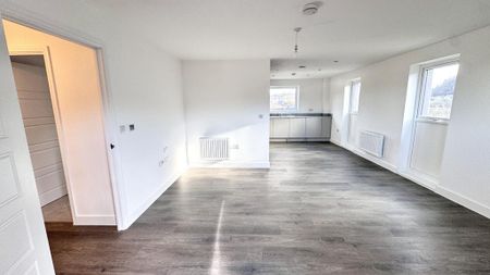 2 bedroom flat to rent - Photo 2