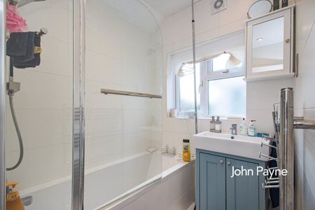 Semi-detached House to rent - Littlemede, London, SE9 - Photo 4