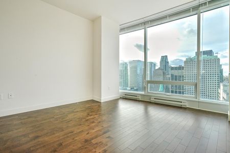 Experience the pulse of downtown Montreal at Allegra and Le V, where lively streets, top dining spots, and endless enter - Photo 3