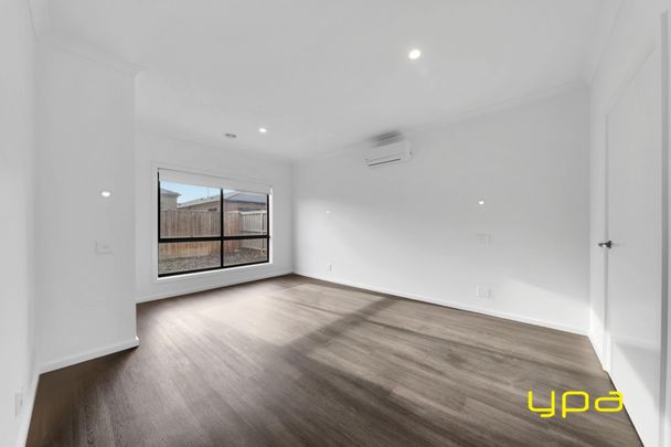 Modern & Spacious 4-Bedroom Home in a Peaceful Beveridge Location - Photo 1