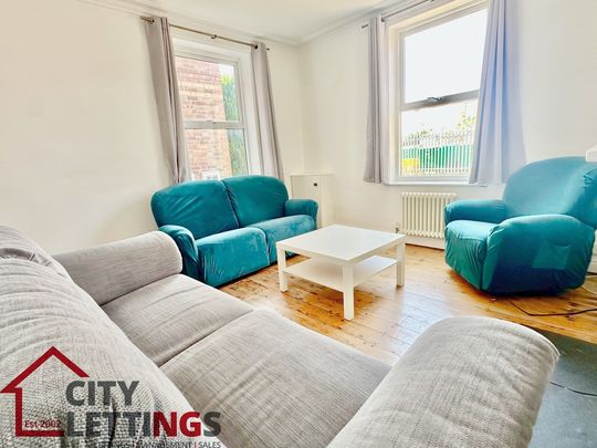 4 Bedroom End Terraced House - Photo 1