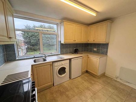 Green Court, Hall Green, B28 - Photo 4