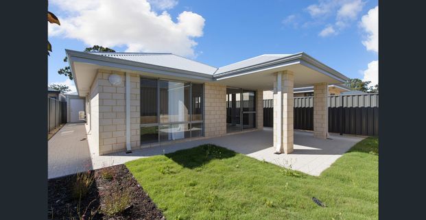 Stunning Family Home! - Photo 1