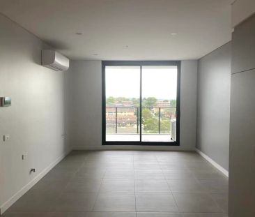 “Modern North-Facing Apartment Filled with Natural Light” - Photo 2