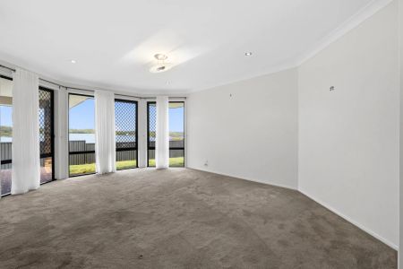 Large Family Home - Photo 2