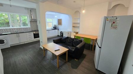 8 bedroom terraced house to rent - Photo 4