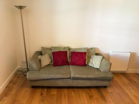 2 bedroom flat to rent - Photo 2